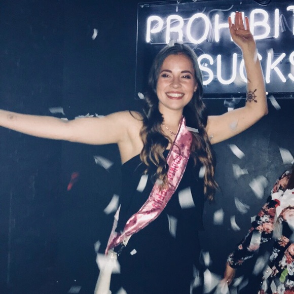 🌼 Meet Your Posher: Ray ☀️ - Picture 3 of 5